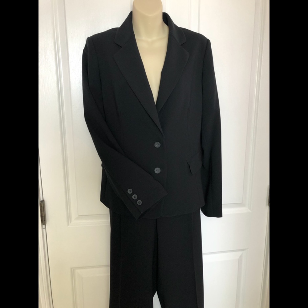Misses black pantsuit Jones NY sz14